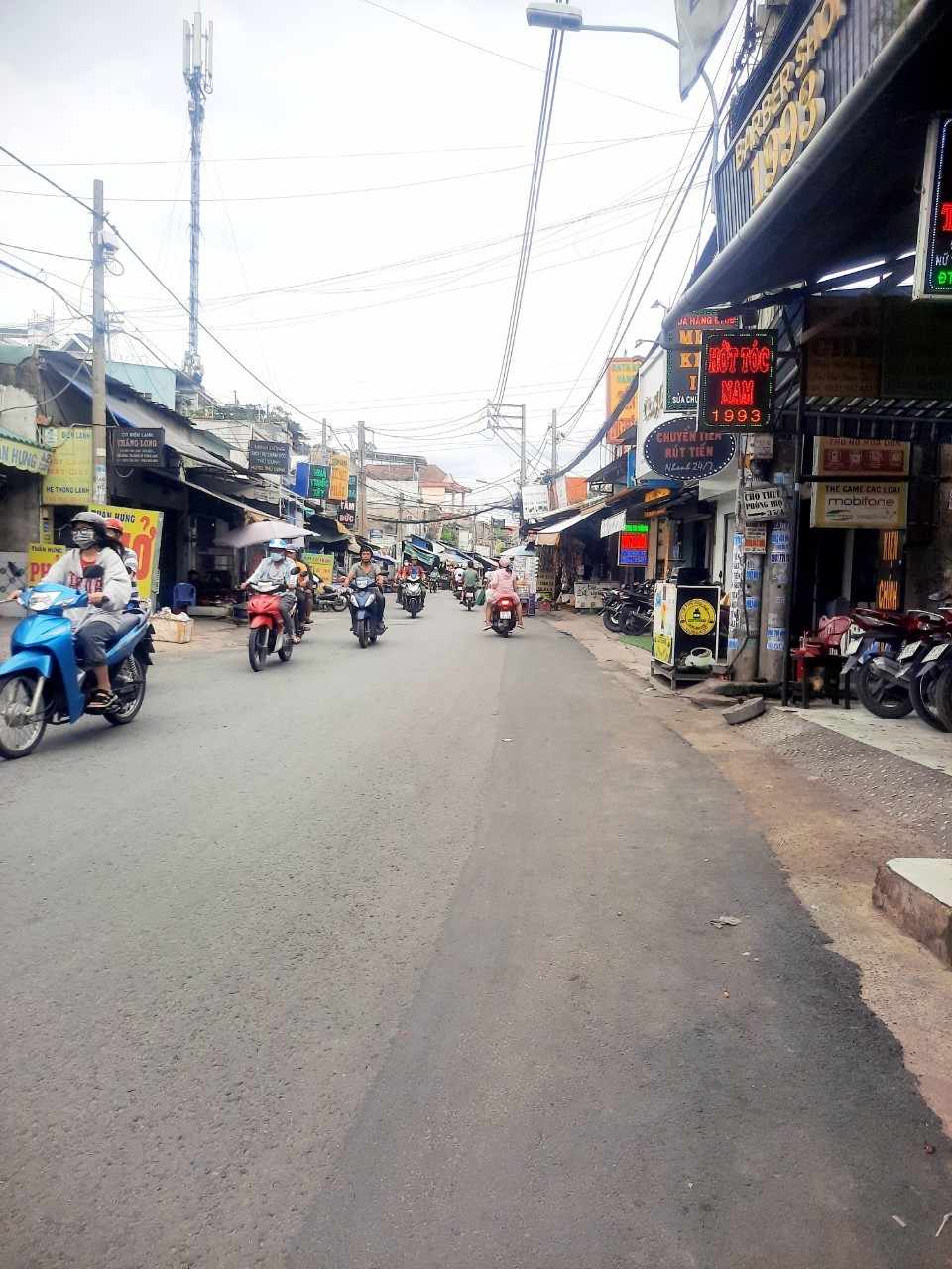 Bán nhà mặt tiền đường số 10 căn góc 5x16 ngay chợ Liên Khu buôn bán kinh doanh tốt quá..