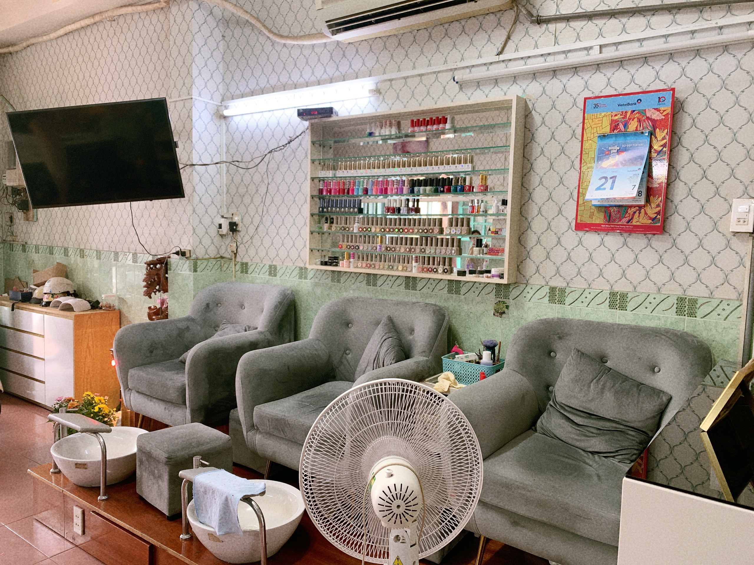 Quận Tân Bình, Sang Tiệm Nail – Spa- Salon Giá Rẻ đầy đủ trang thiết bị, 82A Năm Châu, F.11.