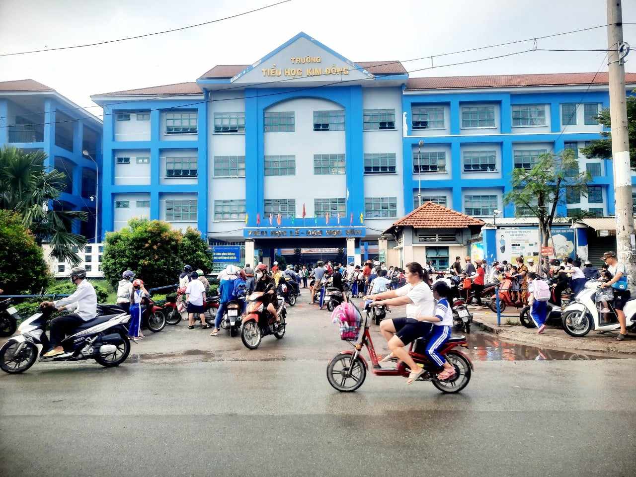 Bán nhà đường số 4 Bình Hưng Hòa B 8x13 hẻm xe hơi gần chợ Bình Thành có thu nhập 10 triệu.