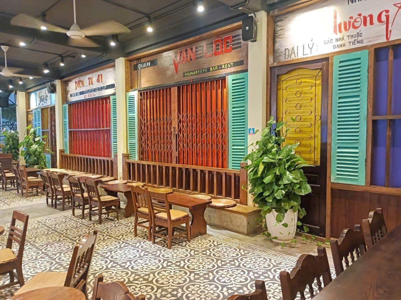 Cho thuê nhà 3 tầng hai mặt tiền đường Lê Đình Dương sát CẦU RỒNG. - ĐẸP.