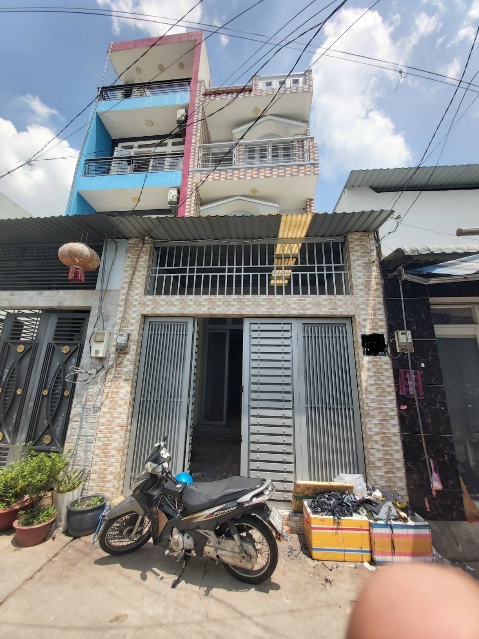 Bán nhà mặt tiền đường số 13 phường Bình Hưng Hòa A 4.2x17 đúc 4 tấm nhà đẹp giáp Tân Phú.