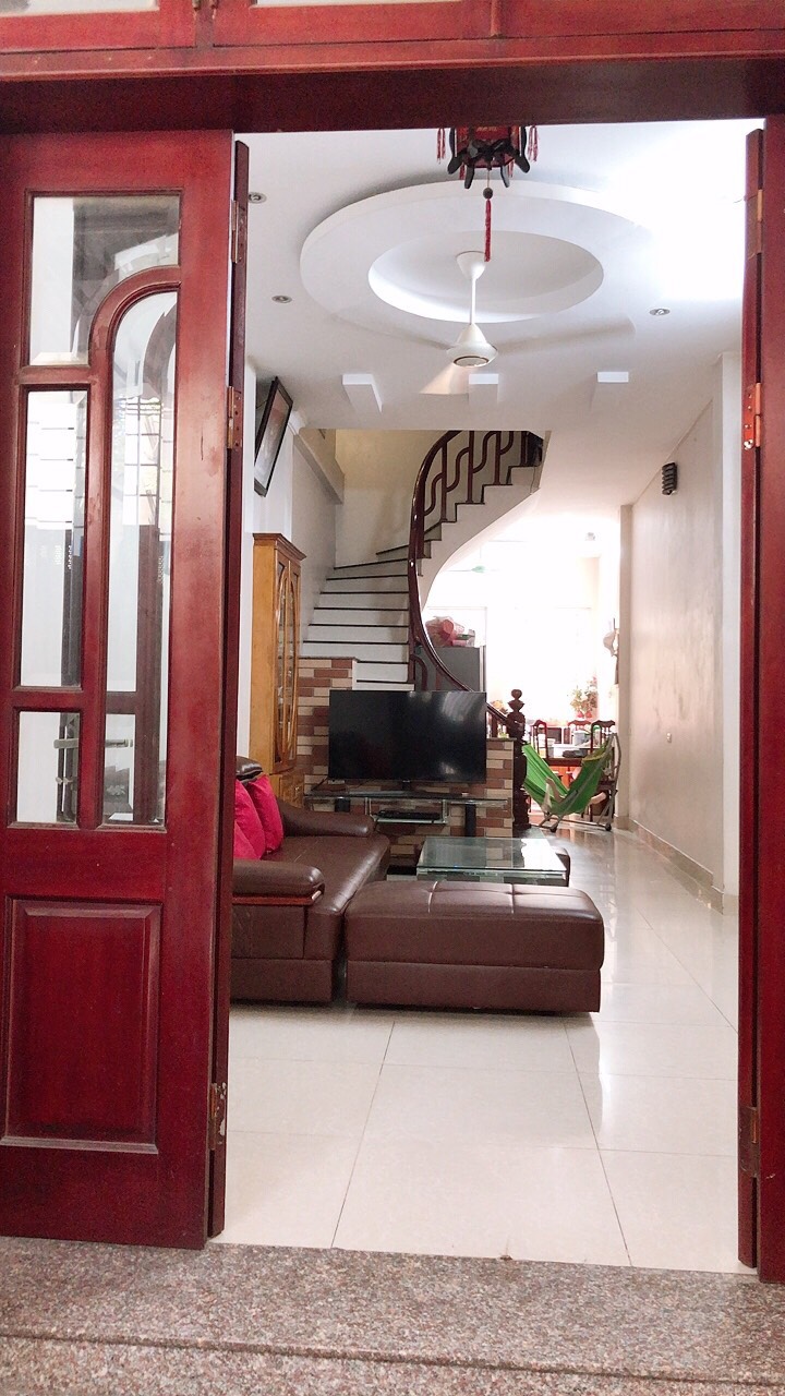 Gia đình cần bán căn nhà 3 tầng đẹp tại ngõ 401 Xuân Đỉnh - Q. Bắc Từ Liêm - HN..