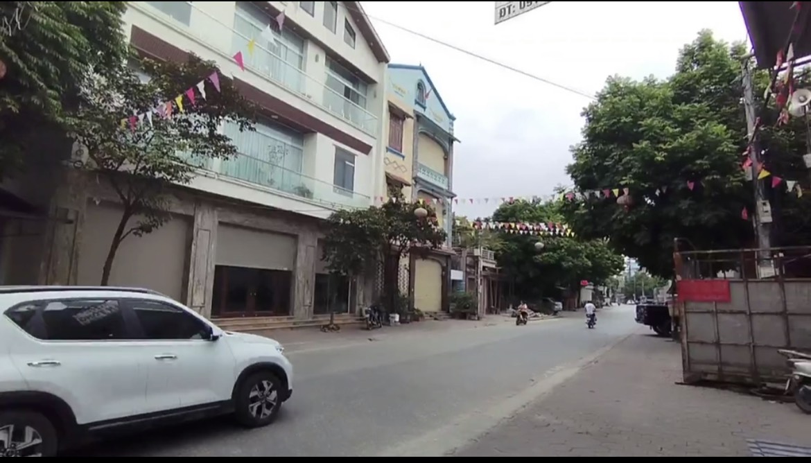 CẦN BÁN NHÀ 3 TẦNG SIÊU ĐẸP, SÁT KHU PHÂN LÔ LIỀN KỀ SẦM UẤT, GẦN TRƯỜNG HỌC, CHỢ YÊN MỸ ĐÔNG ĐÚC.