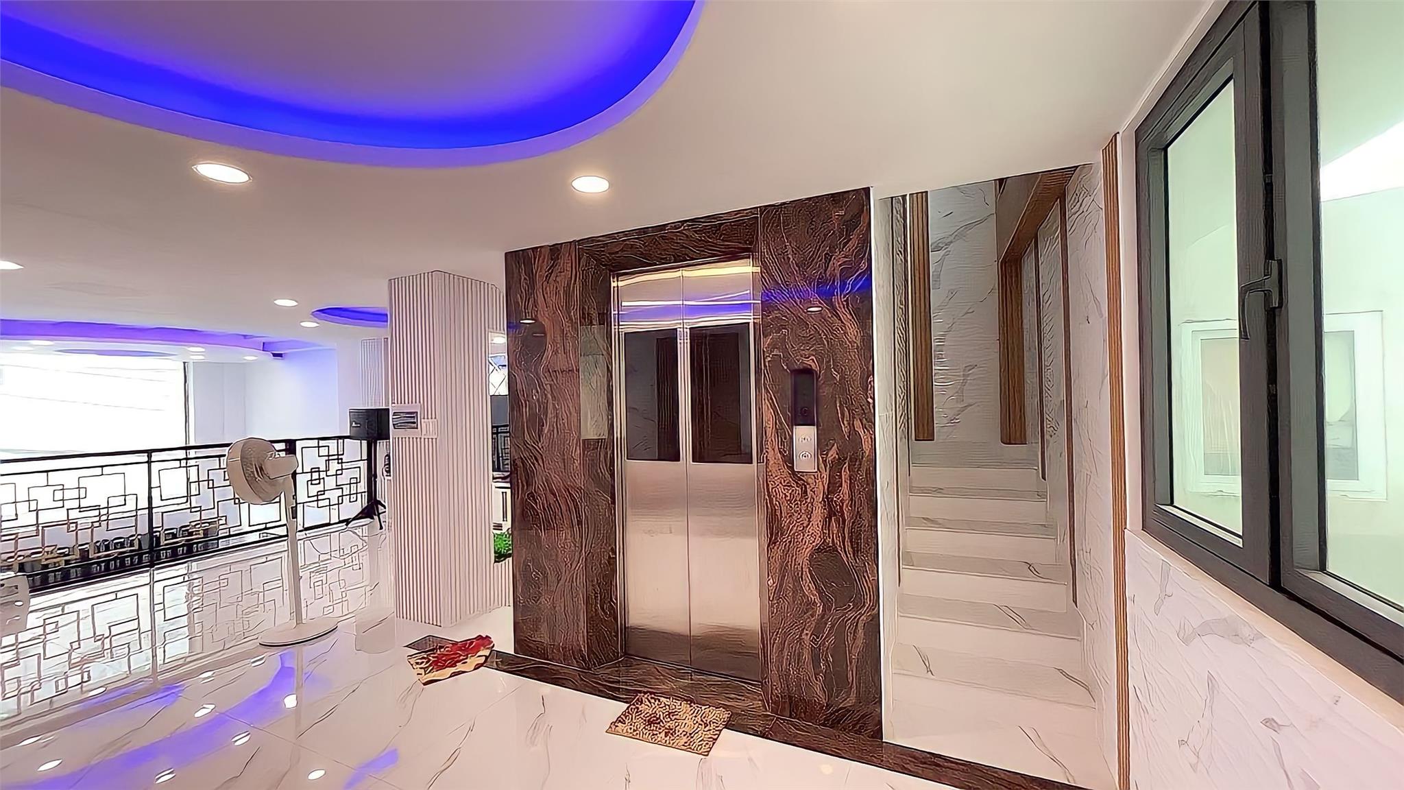 RẤT GẤP , CHỦ HẠ LUÔN 3 TỶ- CÒN CÓ 19 TỶ - 1 CĂN RA MẶT TIỀN KHU BẠCH ĐẰNG- BIỆT THỰ HẠNG SANG - THANG MÁY - FULL NỘI.