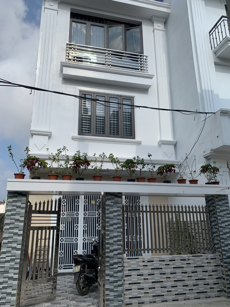 Bán nhà độc lập tuyến 2 Trung Lực, 60m 3 tầng GIÁ 3.1 tỉ sân cổng riêng, ngõ ô.tô.