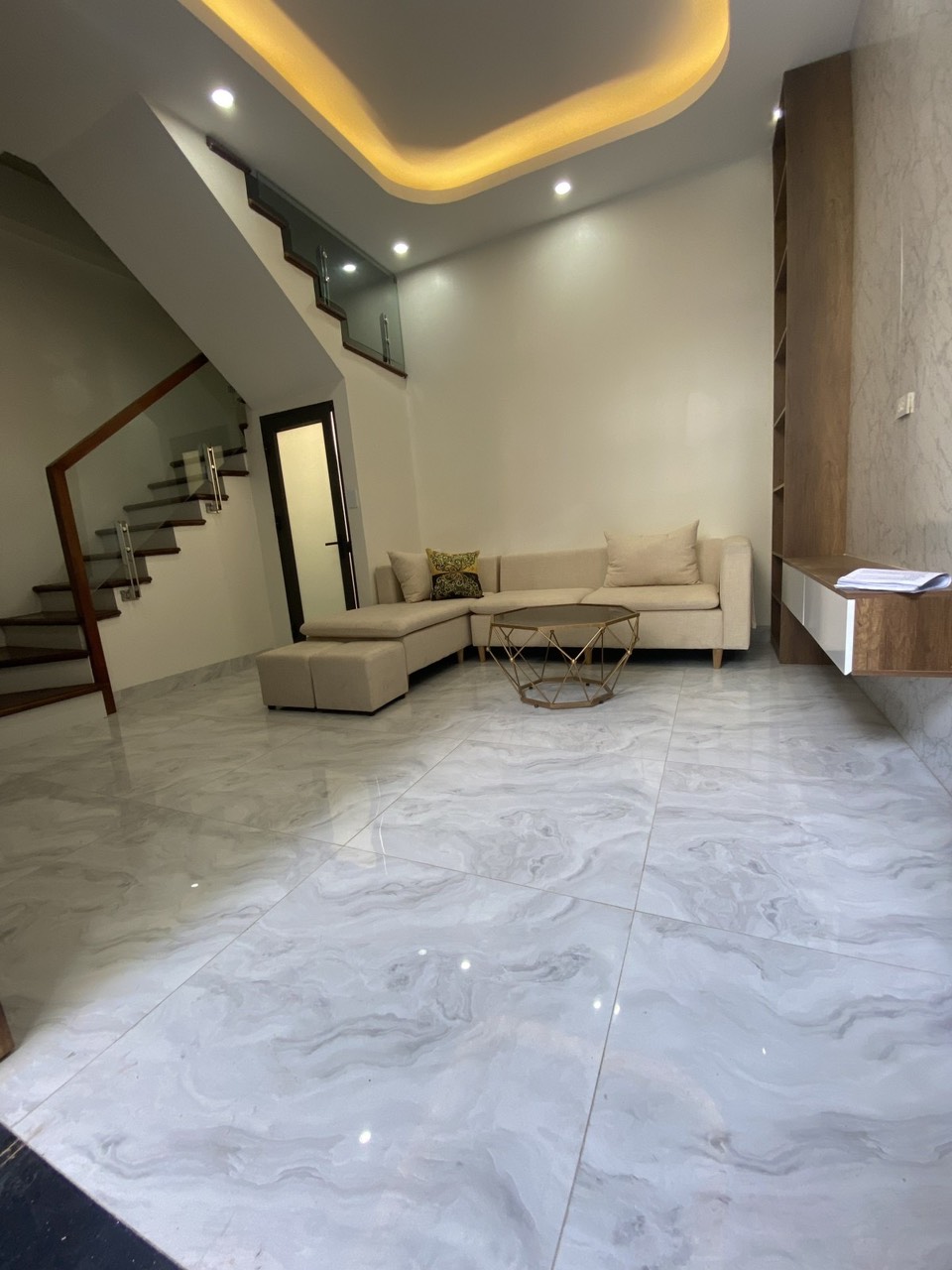 Bán nhà xuân la Tây Hồ,nhà đẹp ,thiết kế phù hopqj cho hộ gia đình.32m.5t.4,3 tỷ.