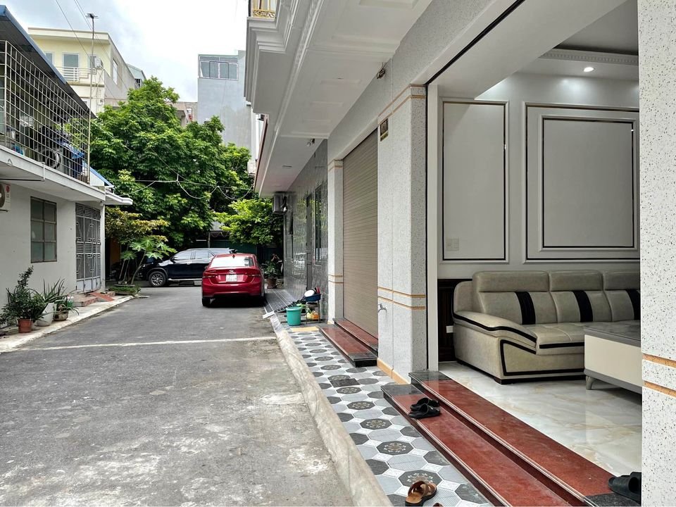 Bán nhà phân lô Sao Sáng gần Chợ Cát Bi, 40m 4 tầng mới tinh GIÁ 3.85 tỉ.