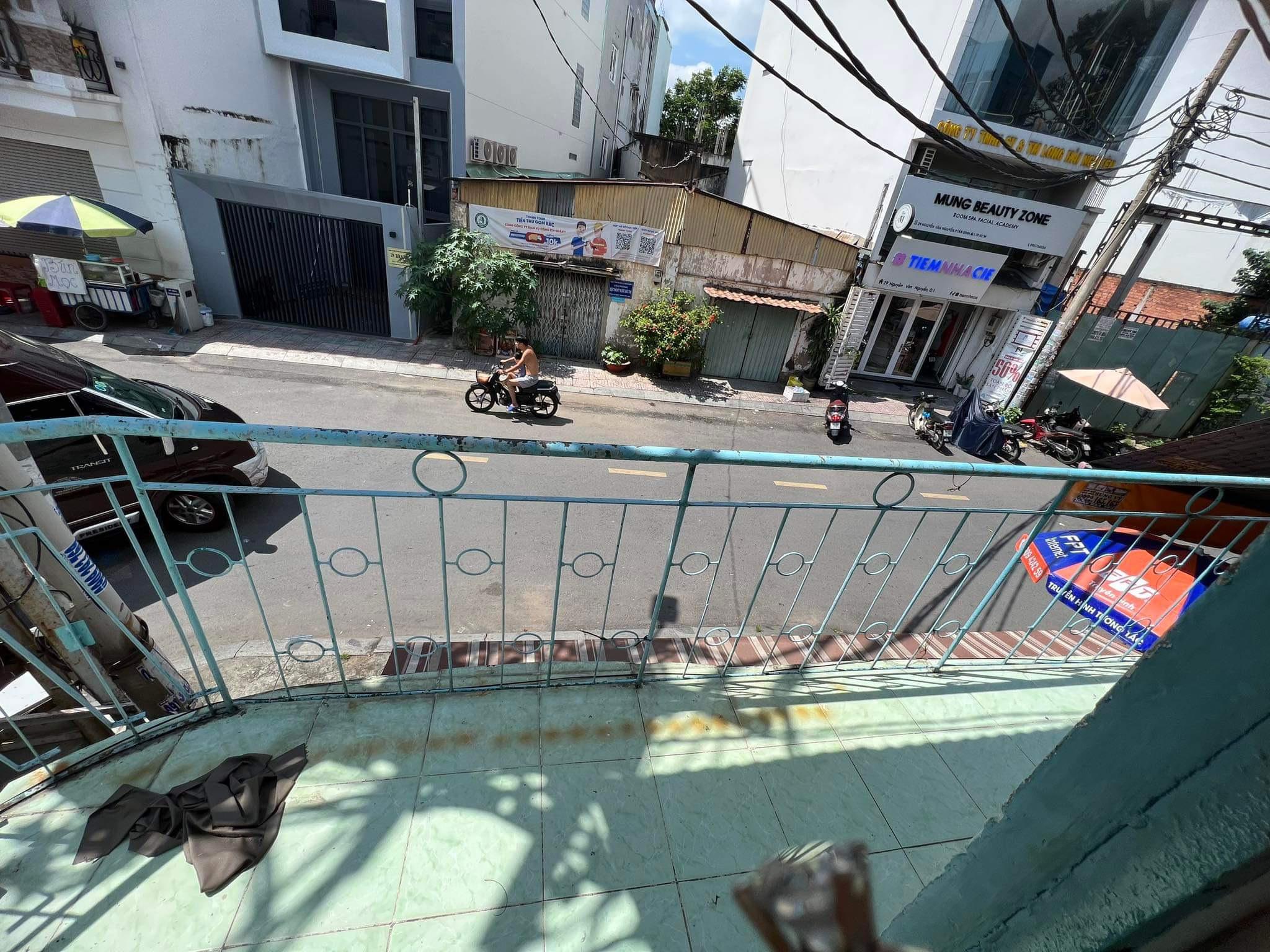 QUẬN 1- CHỈ 4 TỶ NHỈNH - LÔ GÓC 2 MẶT TIỀN KINH DOANH NGAY KHU TÂN ĐINH - ĐƯỜNG 12M CÓ LỀ 3.5M - 2 TẦNG - DT 30m- ngang.