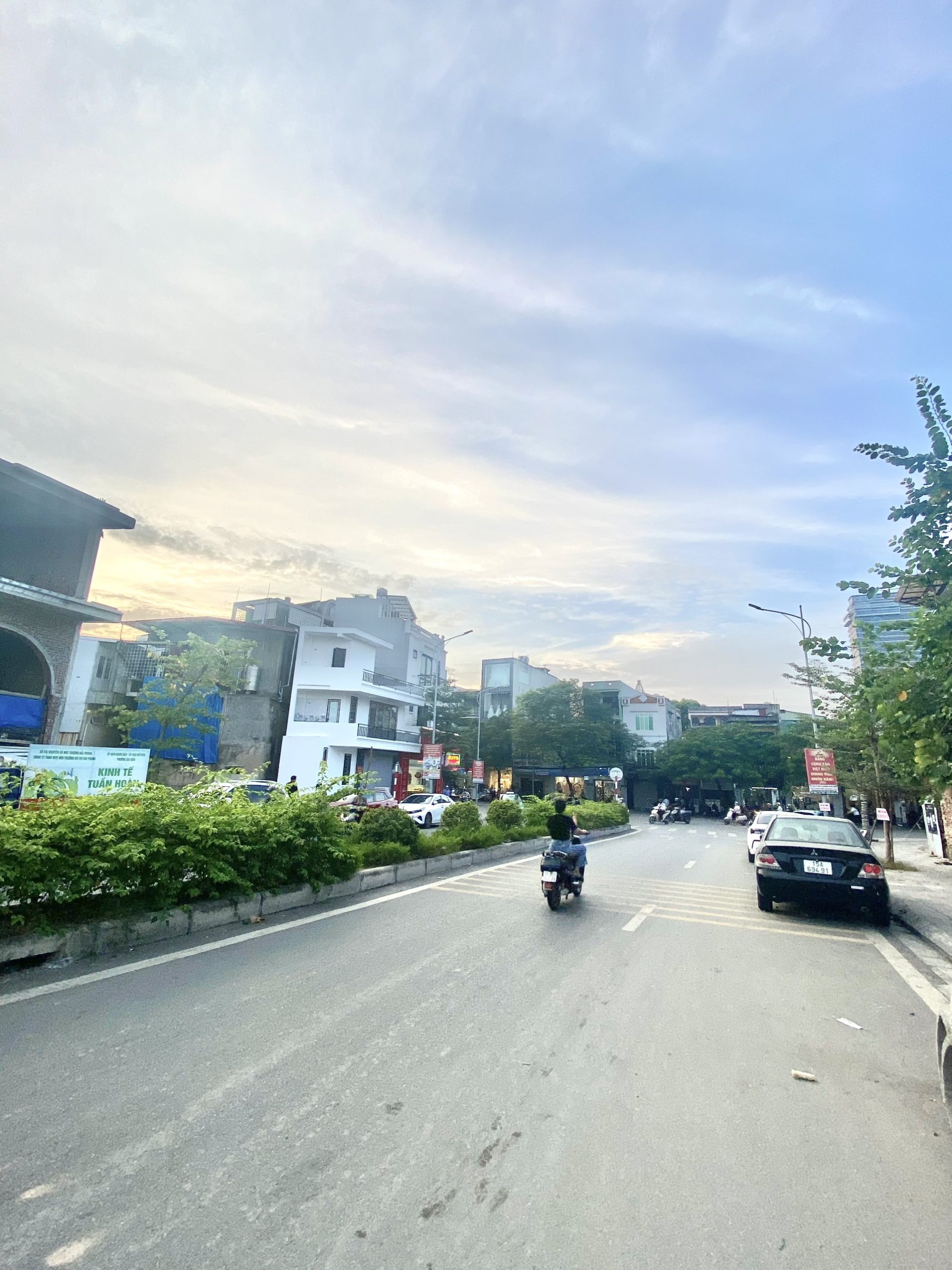 NHÀ XÂY MỚI TINH MẶT ĐƯỜNG ĐÔNG KHÊ 2