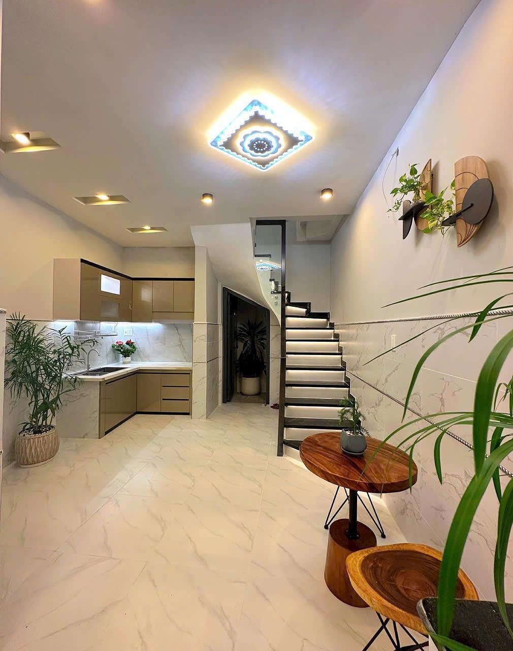 Hẽm Xe Hơi - Rẽ Nhất Quận 6 - 40m2 - 3PN (có 1p tầng trệt) - Chỉ 4 Tỉ Nhẹ