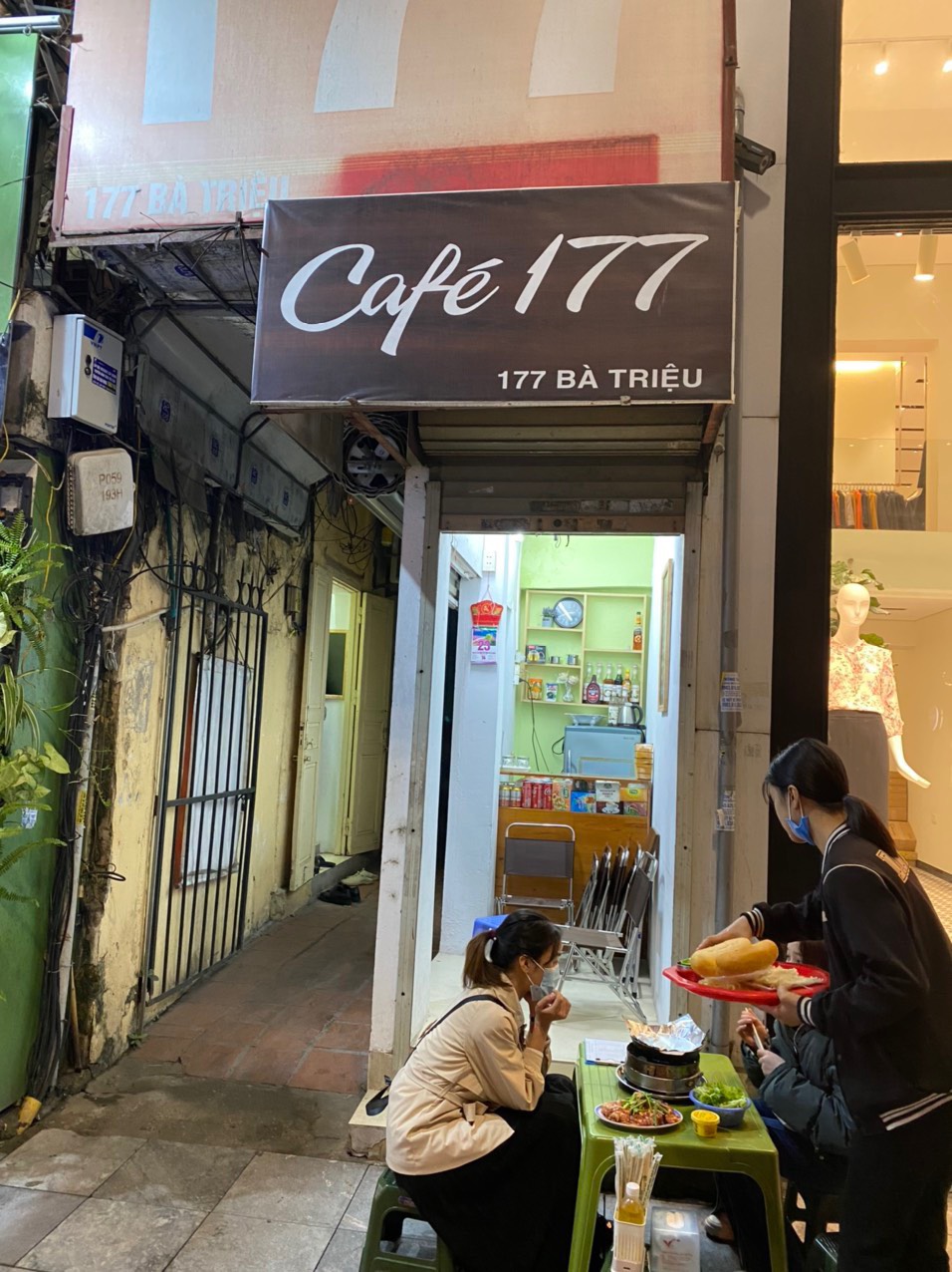 Bán nhanh nhà và cửa hàng mặt phố Bà Triệu, gần Vincom Bà Triệu, DT 20m2.