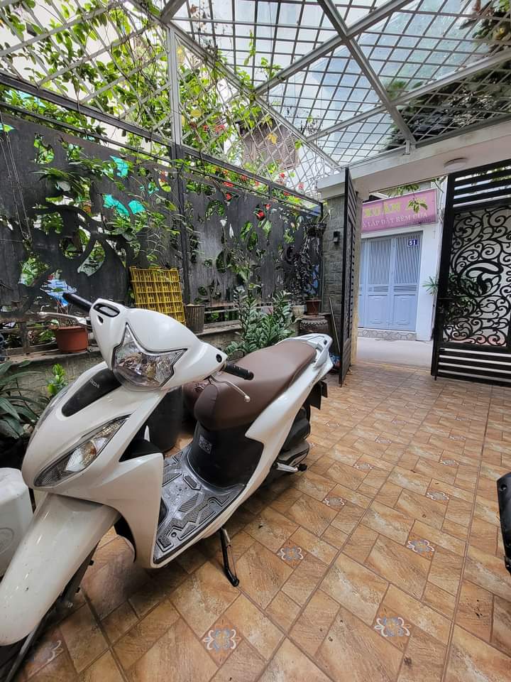 Hoàng Như Tiếp, Long Biên 95m2, 4 tầng, giá hơn 11 tỷ