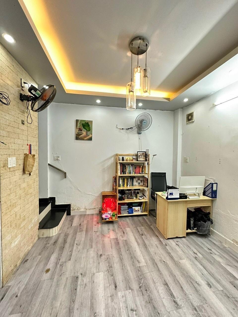 QUẬN 10 HẼM XE HƠI TRÁNH VỊ TRÍ KINH DOANH CHỈ 3 TỶ X