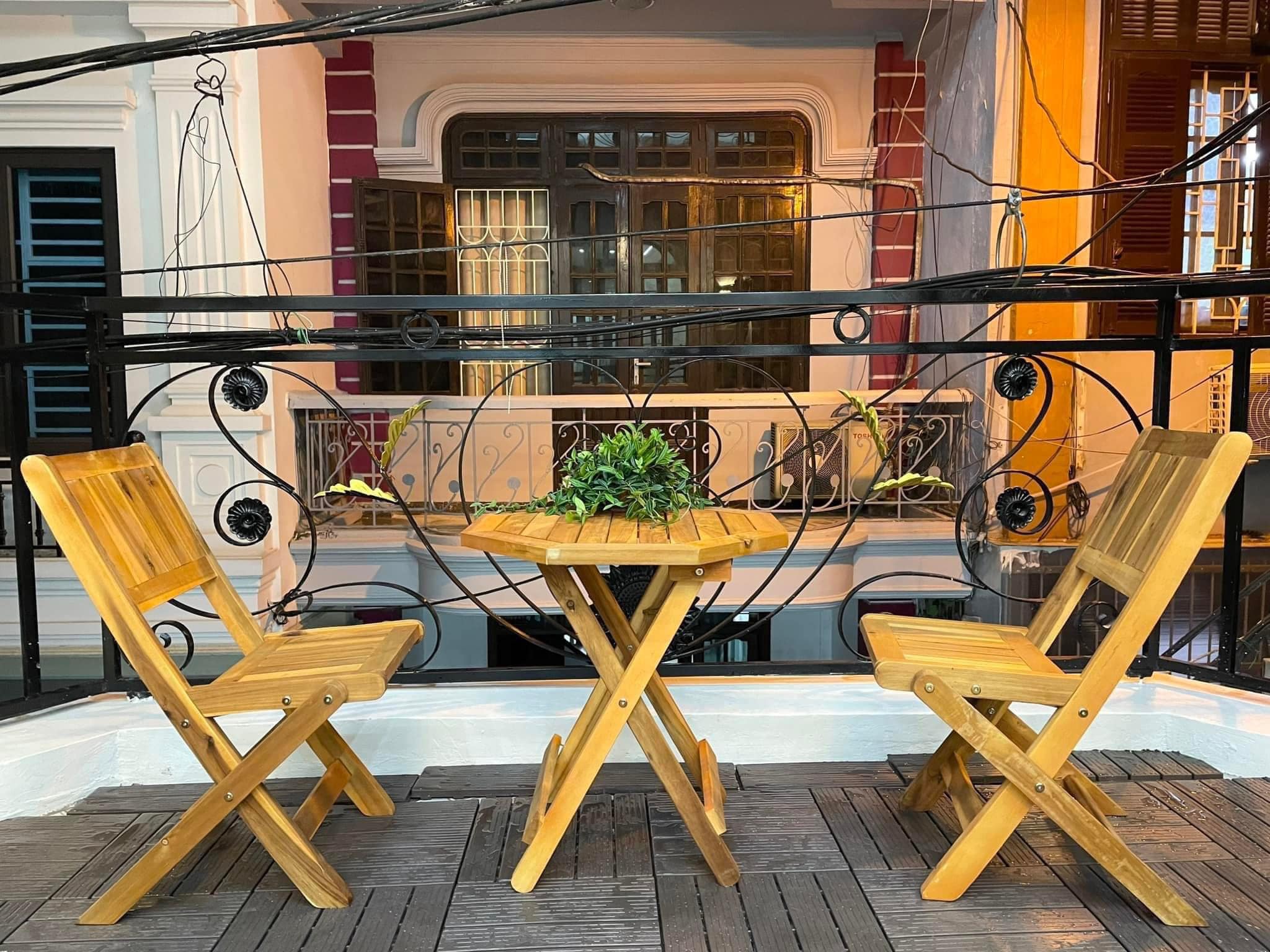 NHÀ XÂY MỚI ĐẸP CẦU GIÂY NGÕ THÔNG PHÂN LÔ - KINH DOANH- Ô TÔ VÀO NHÀ 50m2 - 12.2 tỷ