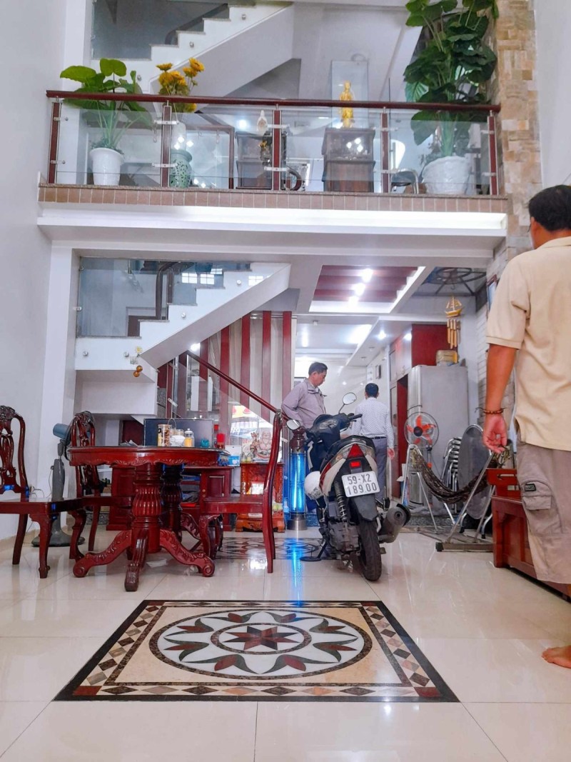 NGỘP BANK BÁN MẶT TIỀN KINH DOANH NGUYỄN TRỌNG TUYỂN - 68M2 NỞ HẬU - 6 TẦNG - 17.5TỶ - 0395563560