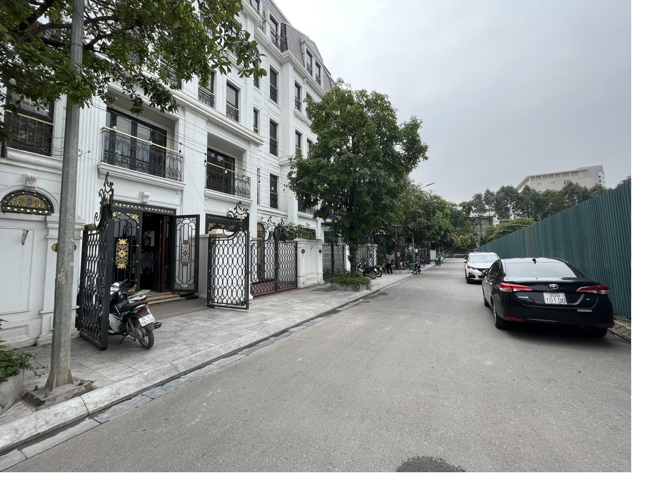 Bán nhà Trần Vỹ Mai dịch phân lô ô tô kinh doanh, thang máy 100m chỉ 21 tỷ.