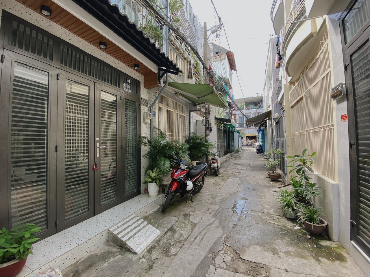 Nhà đẹp tặng nội thất ,Hẻm xe hơi gần 4m -Cần bán giá 2️⃣.9️⃣ Tỷ .