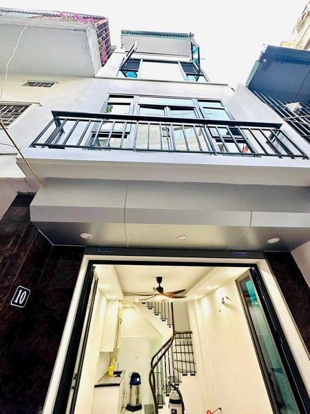 NHÀ ĐẸP PHỐ XÃ ĐÀN 4 TẦNG - ĐẦY ĐỦ FUN NỘI THẤT - CÔNG NĂNG GỒM 3 P NGỦ - GIÁ: 2x TỶ KHÁCH CHỈ VỀ Ở LUÔN .