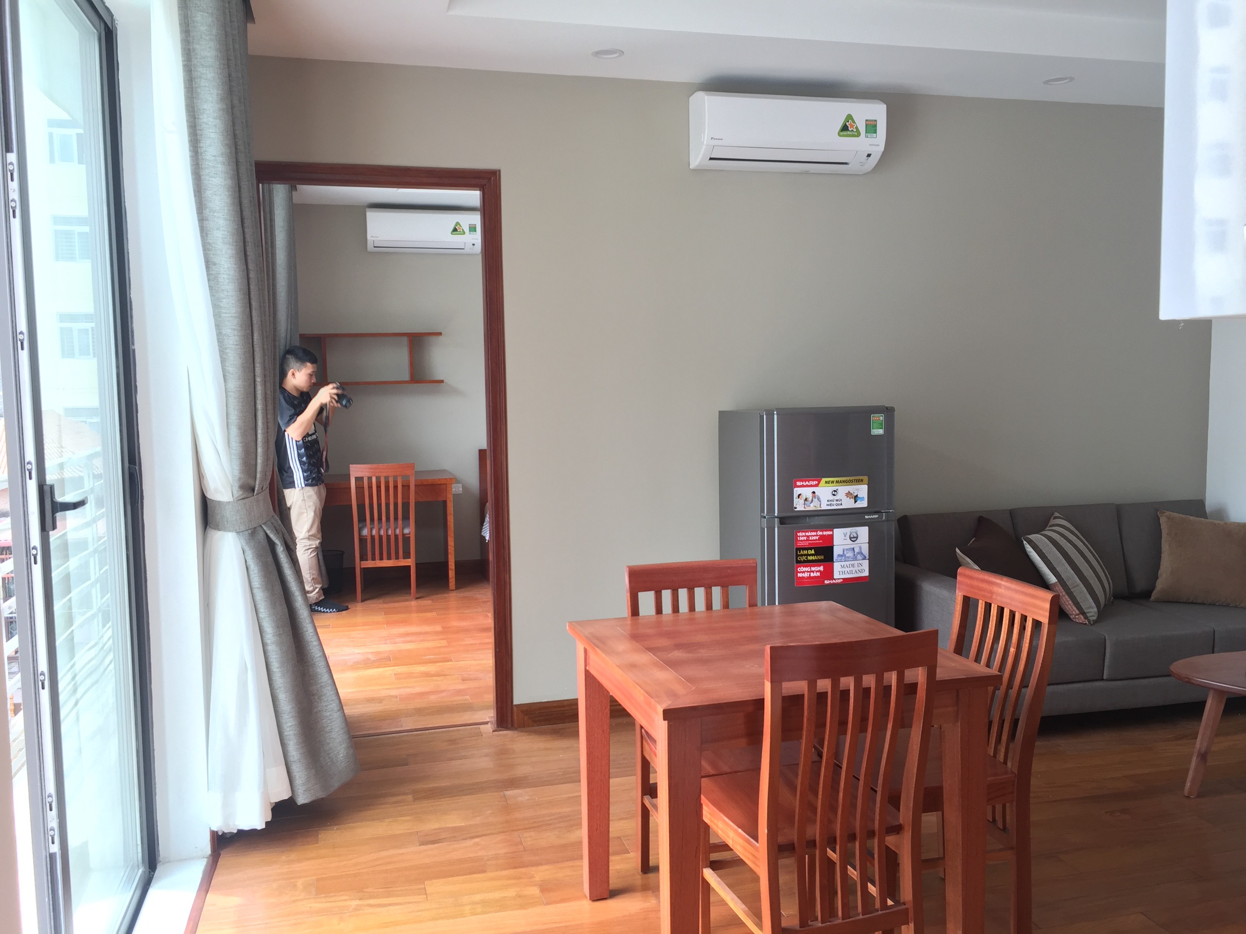 Cho thuê Căn hộ dịch vụ tại Phố Vạn Bảo, Ba Đình. Phòng mới rộng 2 thoáng. Chỉ 9tr