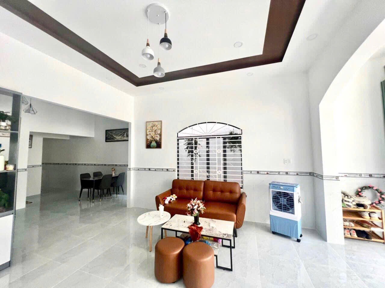 (VHA61) Bán nhà mặt phố tại Đường Dương Vân Nga, Phường Vĩnh Hải, Nha Trang. Giá 4.2 Tỷ