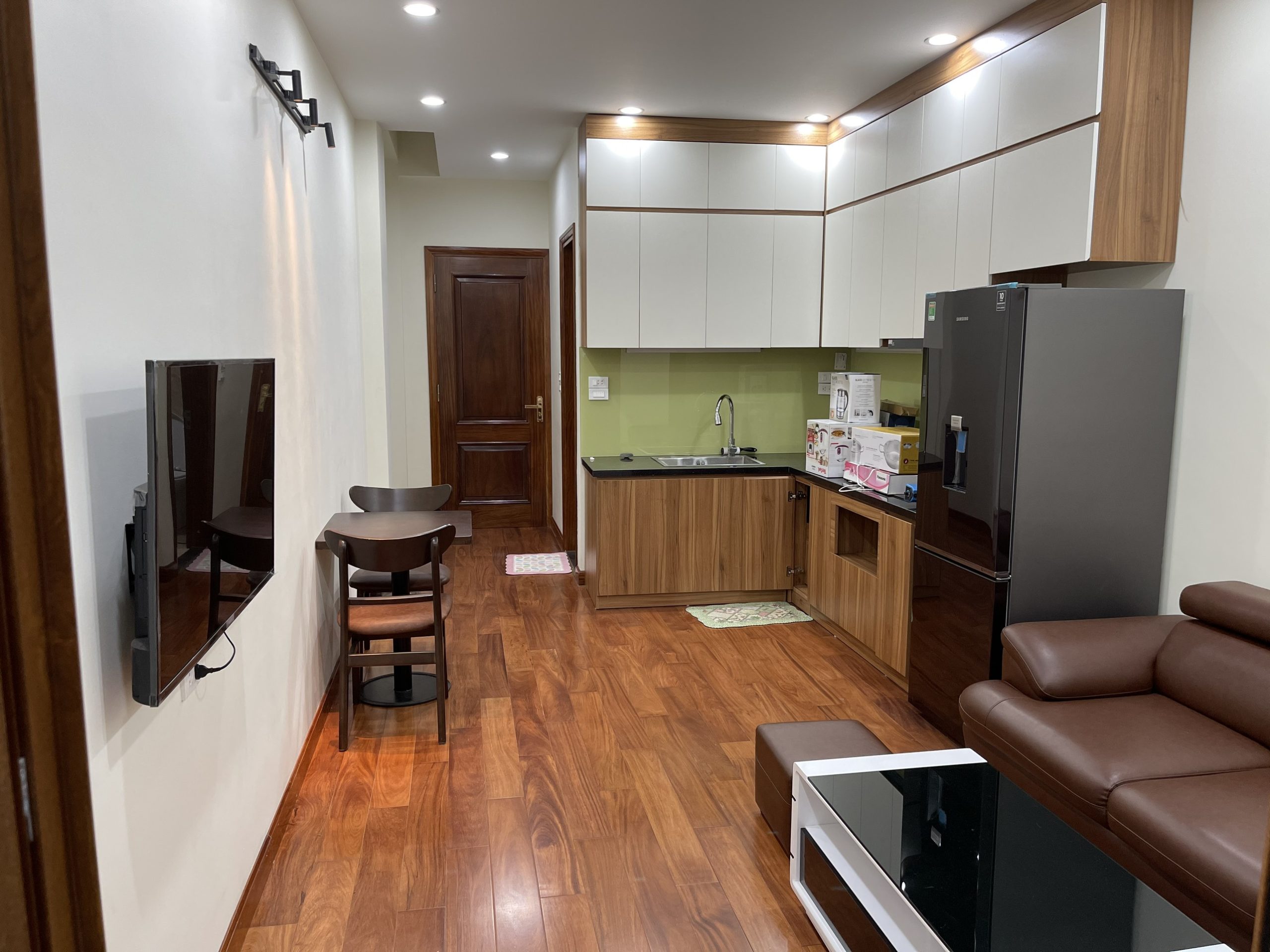 Cho thuê Căn Apartment 1N,1K tại mặt Phố Vạn Phúc, Ba Đình. Mặt phố cực thoáng. Chỉ 9tr