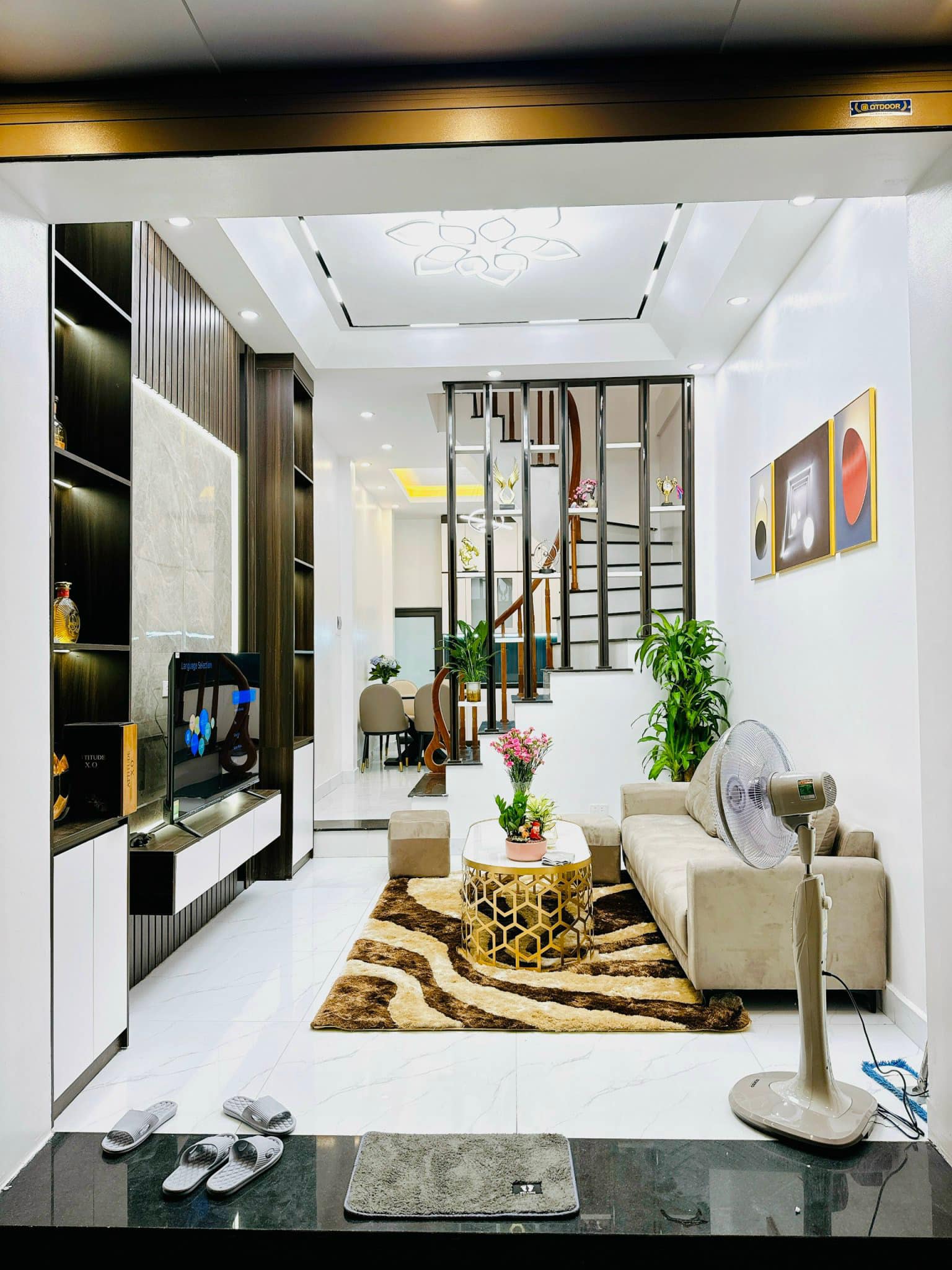 HIẾM! BÁN NHÀ PHỐ THÁI HÀ, ĐỐNG ĐA, Ô TÔ, NGÕ THÔNG, Ở SƯỚNG, 50M2 x 5T, CHỈ 10.2 TỶ