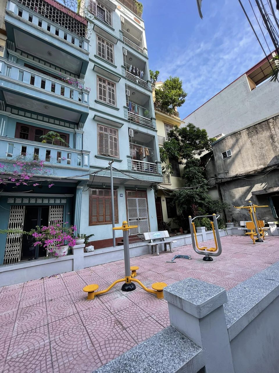 Bán nhà phố Nguyên Hồng, Ba Đình, gần phố, ở ngay 6 tầng 65m2 giá 10.5 tỷ