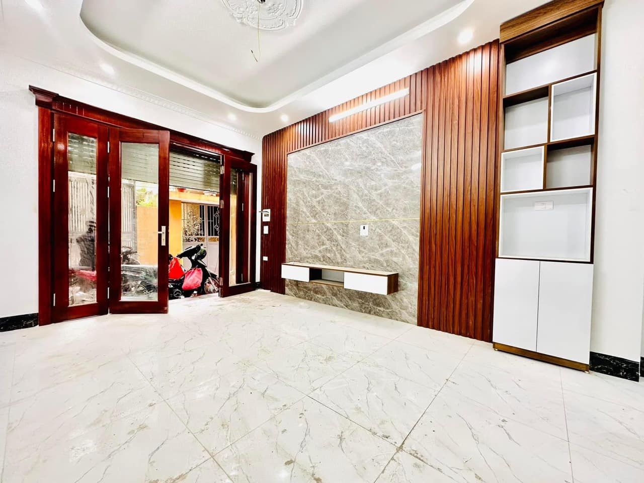 Bán nhà phố Dương Văn Bé, Hai Bà Trưng mới đẹp ở ngay 5 tầng 31m2 giá 4.05 tỷ