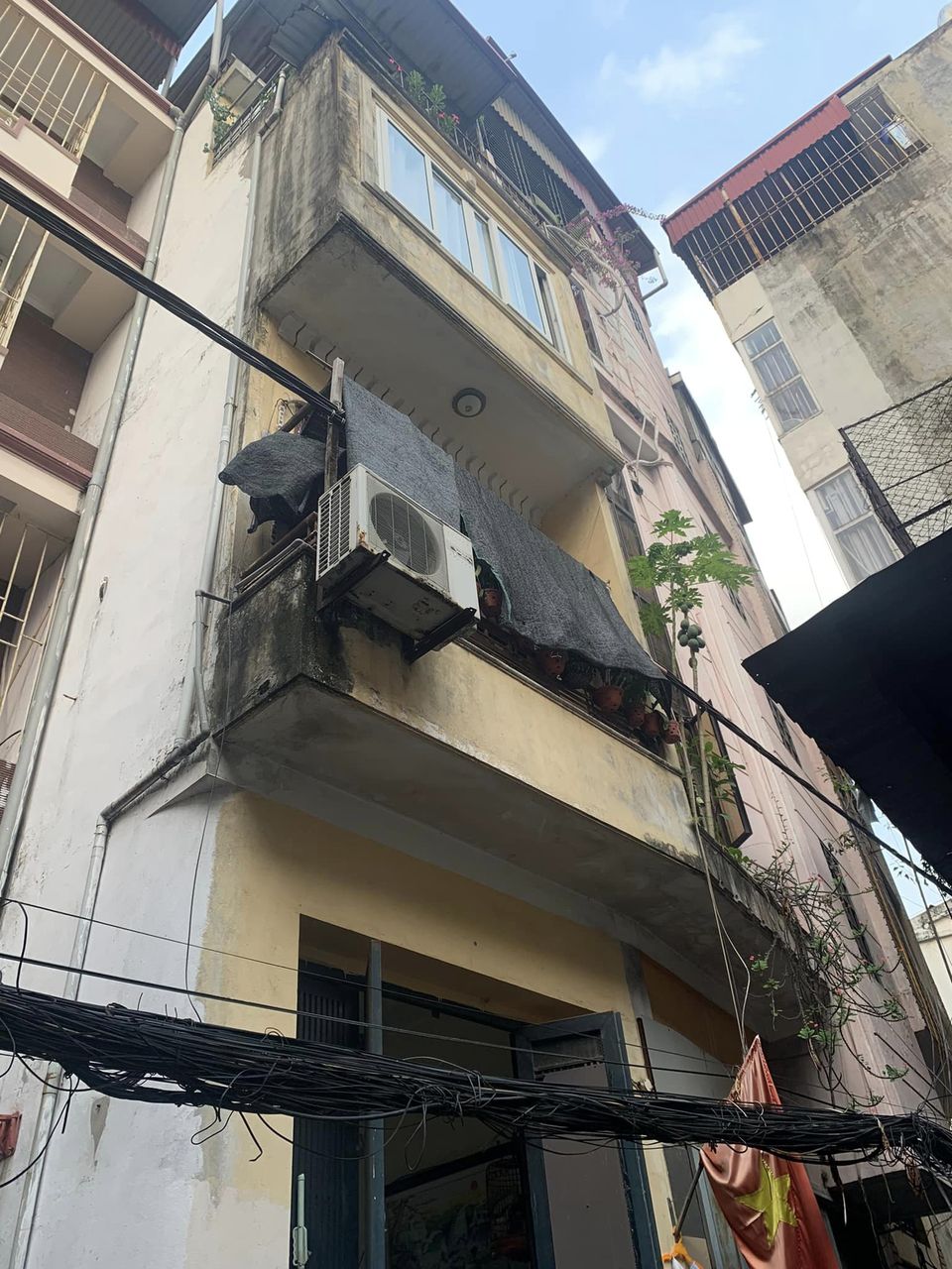 Bán nhà phố Thịnh Quang, Đống Đa, gần phố, ô tô đỗ cửa 4 tầng 26m2 giá 3.5 tỷ