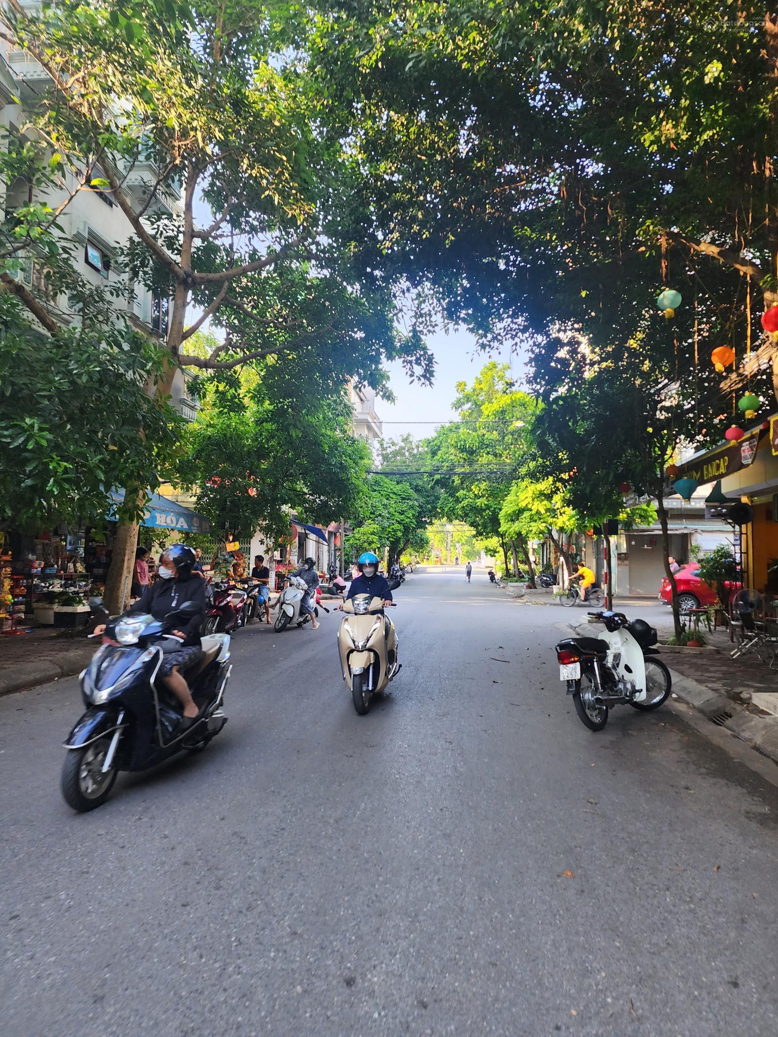 Bán đất phân lô quân đội 918, cạnh sân Golf Long Biên, 40m2. Đường 2 ô tô tránh