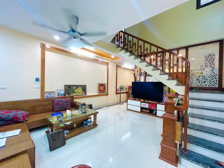 Nhà đẹp ở ngay khu Đấu giá Mậu Lương, kiến Hưng. Hà Đông. Diện tích: 60 m² Nhà xây; 5 tầng. Mặt tiền: 5 m. Giá chào bán: 9 Tỷ