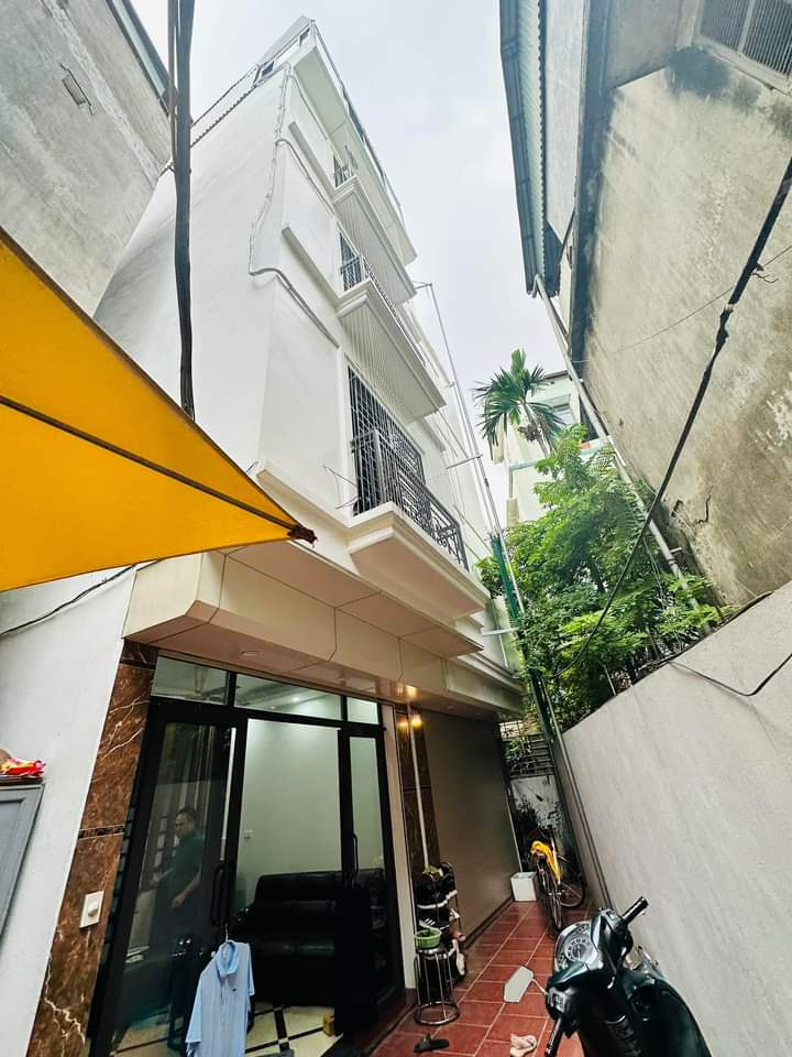 NHÀ MỚI ĐẸP HỒ BA MẪU 42M – 5 TẦNG – 4 TỶ.