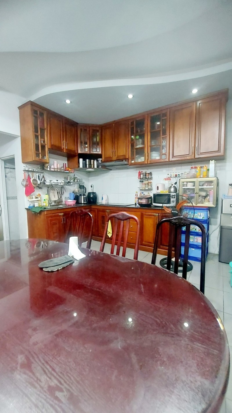 Bán nhà sát Lạc Long Quân, Tân Bình, 45m2, ngang 4m, 4PN, chỉ 4 tỷ XX