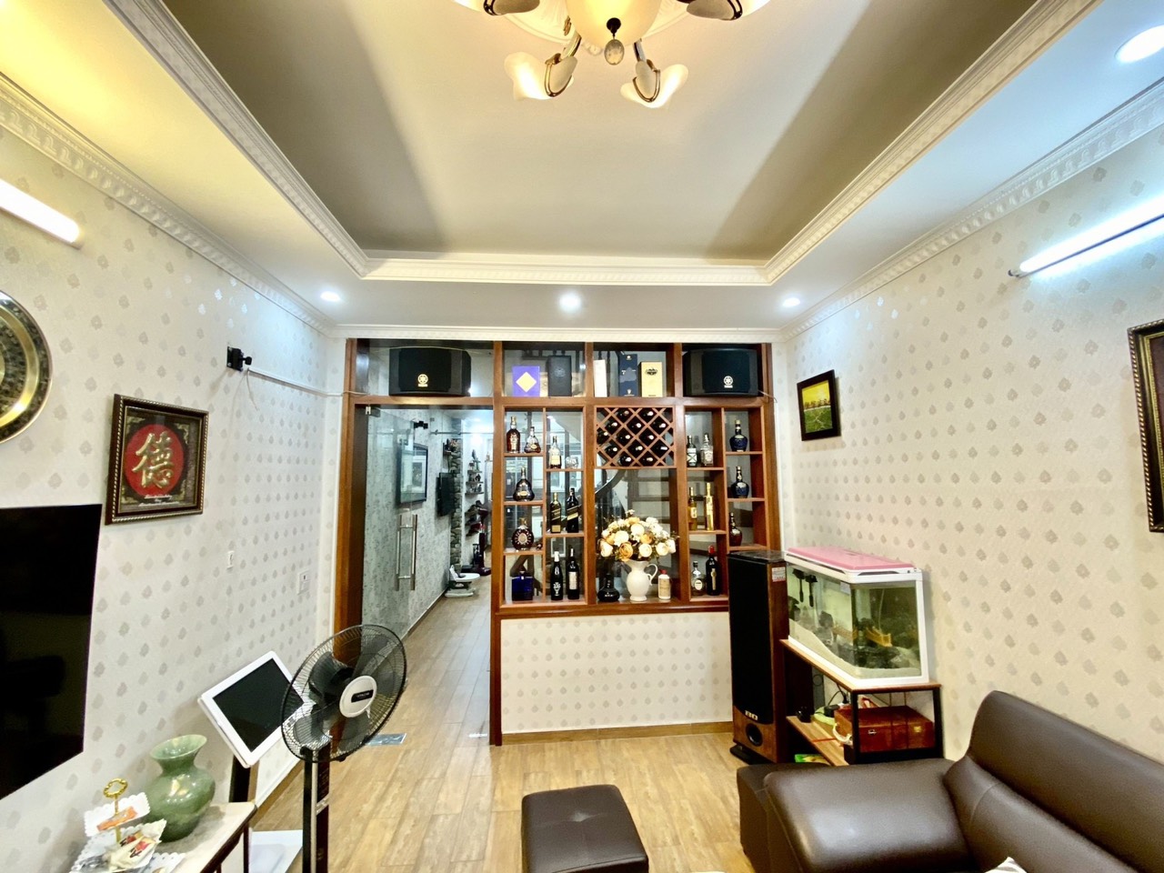 Chính chủ cần bán nhà Đội Cấn 65m oto đỗ cửa, Lô Góc giáp Văn Cao ra Tây Hồ rất gần