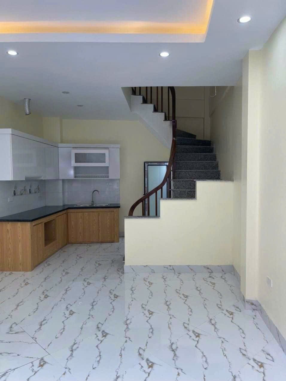 MẶT NGÕ THÔNG NHÀ 5 TẦNG 3 NGỦ KINH DOANH BUÔN GIÁ:3.45 TỶ PHỐ GIẢNG VÕ QUẬN BA ĐÌNH HÀ NỘI.