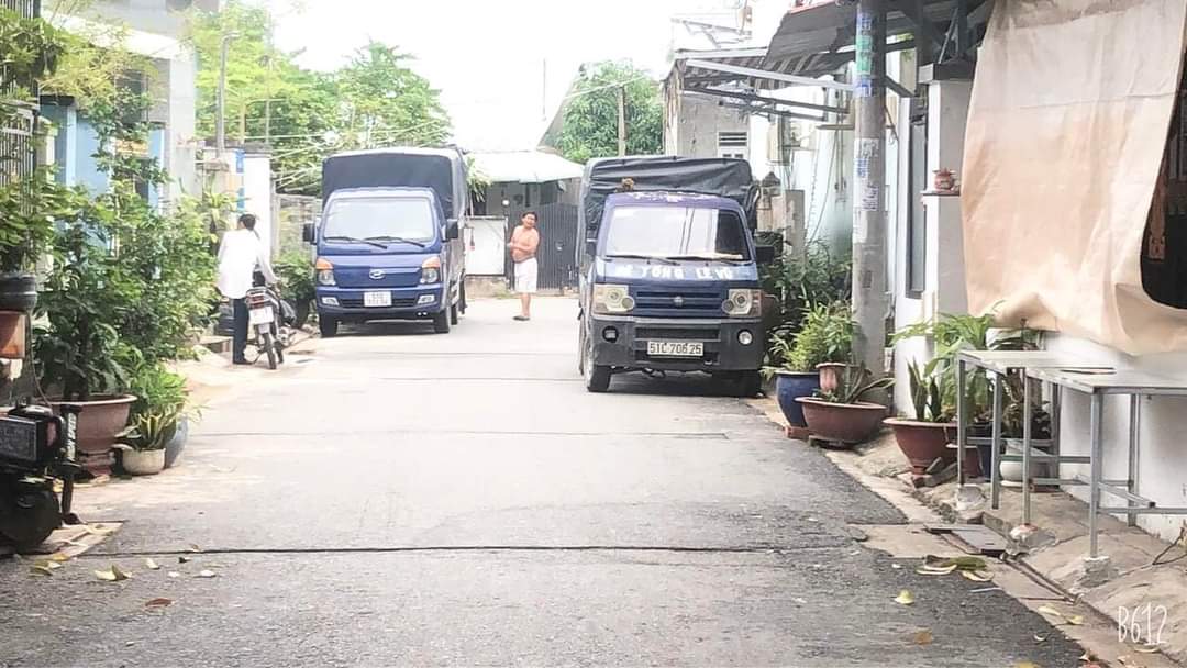 Đường Lê Văn Lương Nhơn Đức Nhà Bè - M.u.a đất tặng 2 căn nhà đẹp vào ở ngay- HXH tránh nhau thông tứ tung- Ngang