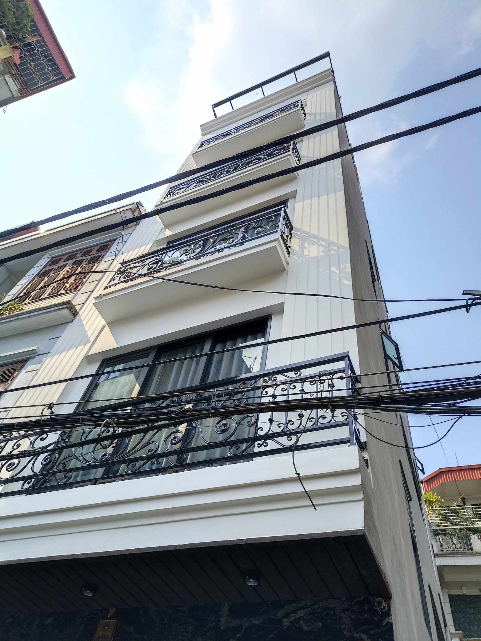 Giảm giá 1.5 tỷ cần bán gấp nhà Đường Ngọc Lâm, 58m2 x 7T, 4.5m MT, lô góc, thang máy, KD.