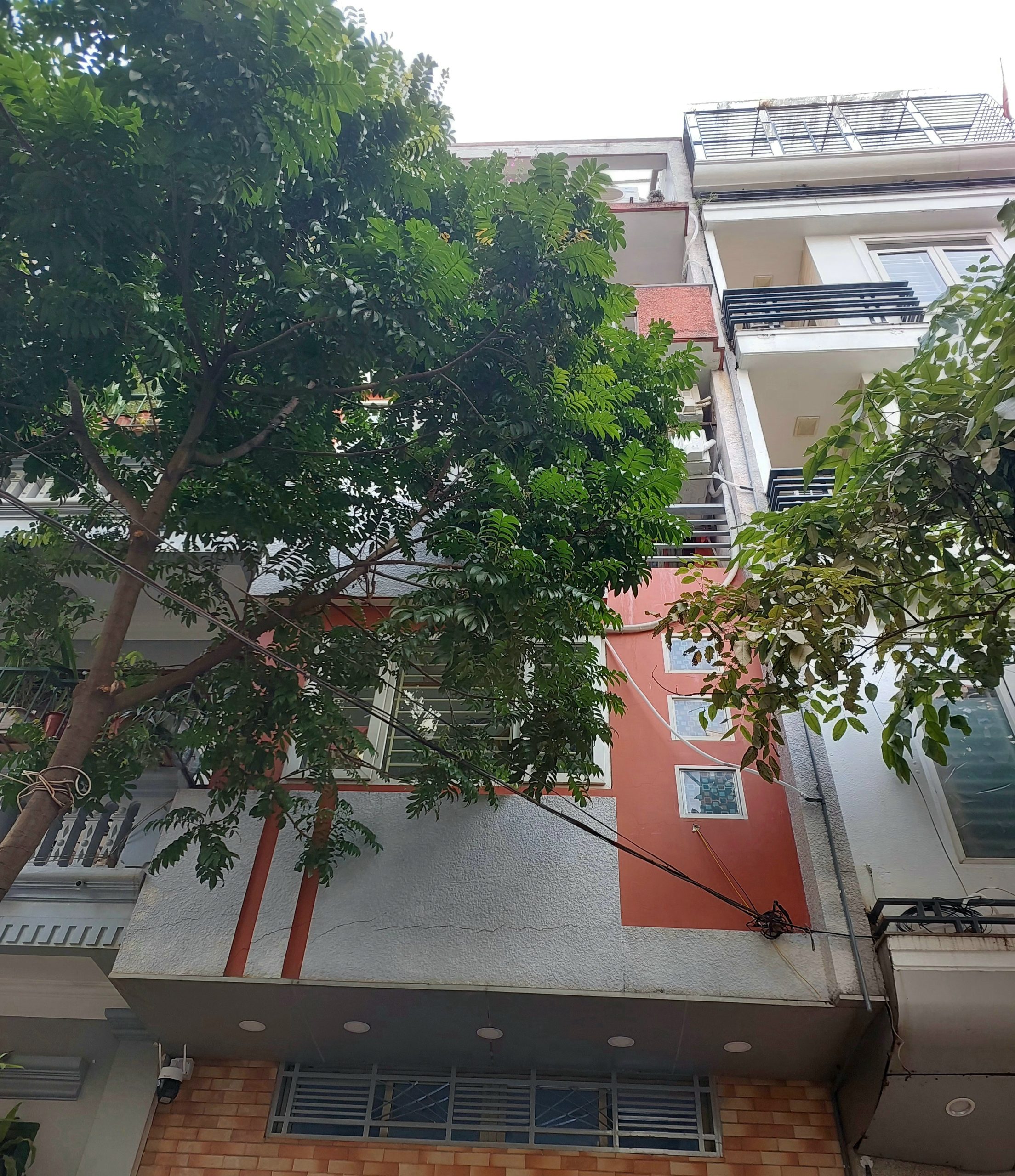 BÁN NHÀ MẶT PHỐ PHÂN LÔ KHU ĐỀN LỪ - HOÀNG MAI -HN. Ô TÔ ĐỖ TRONG NHÀ. ĐƯỜNG Ô TÔ TRÁNH NHAU,VỈA HÈ, Ở+KINH DOANH. DIỆN TÍCH 40 M2 -5 TẦNG -11.2 TỶ. SỔ ĐỎ.