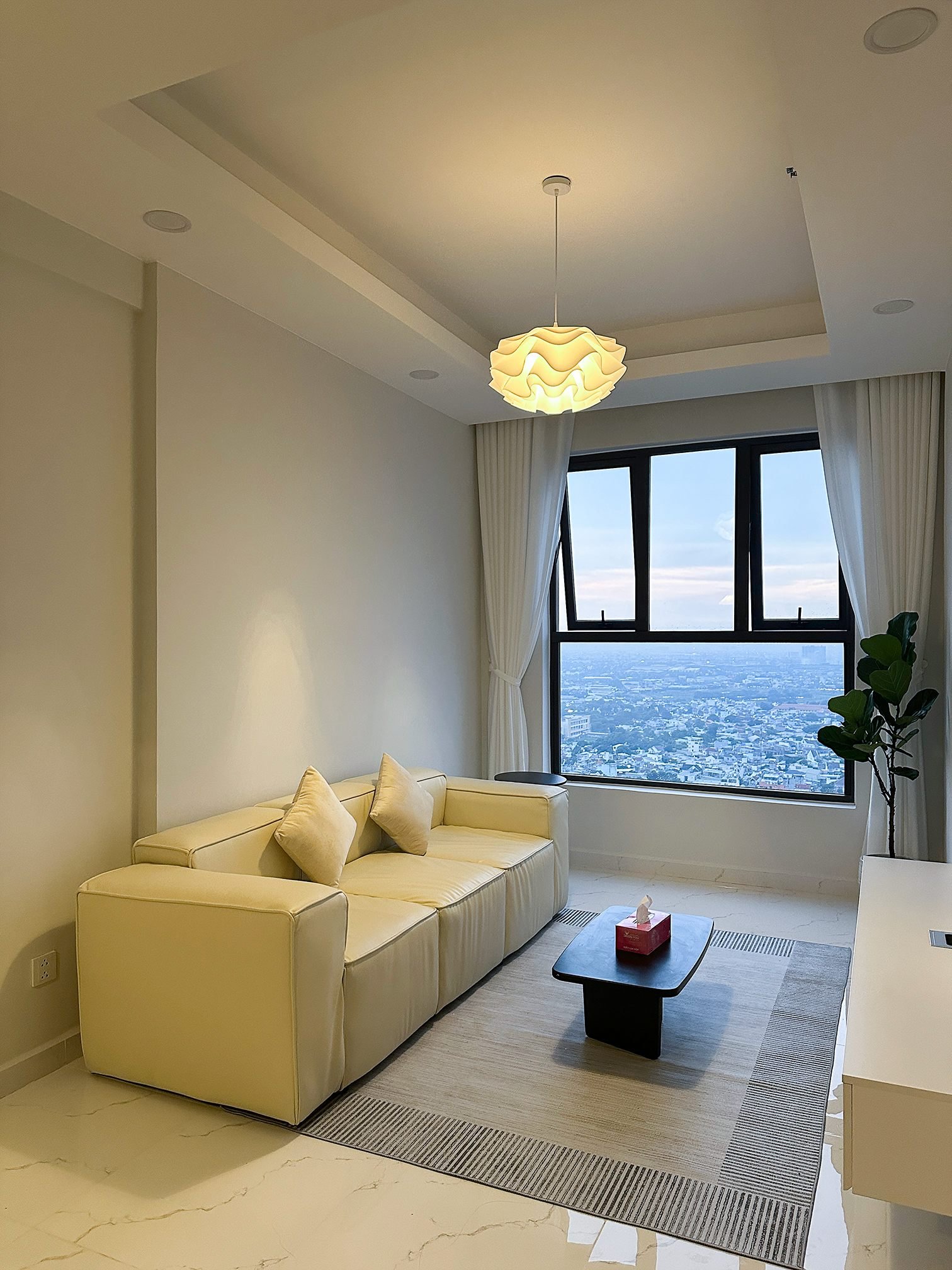 Bán căn 2PN Opal Skyline nhỉnh 2 tỷ/65m2 nhà mới bàn giao, Đầy đủ Nội thất