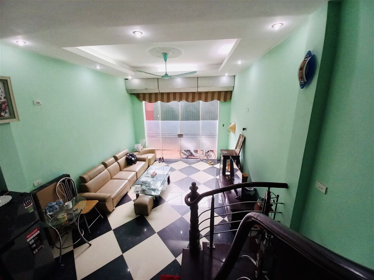 Cần bán gấp nhà ngõ 269 Lạc Long Quân 34m2, 4T, nhỉnh 4 tỷ