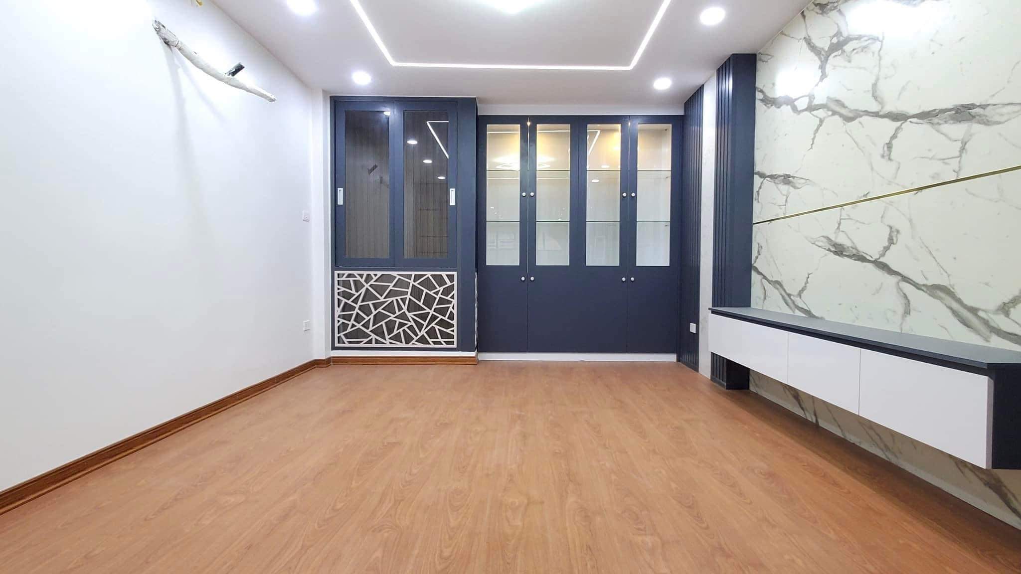 H13 BÁN NHÀ PHỐ NGUYỄN KHANG,NGÕ THÔNG, Ô TÔ, 45M2 6T GIÁ NHỈNH 5 TỶ