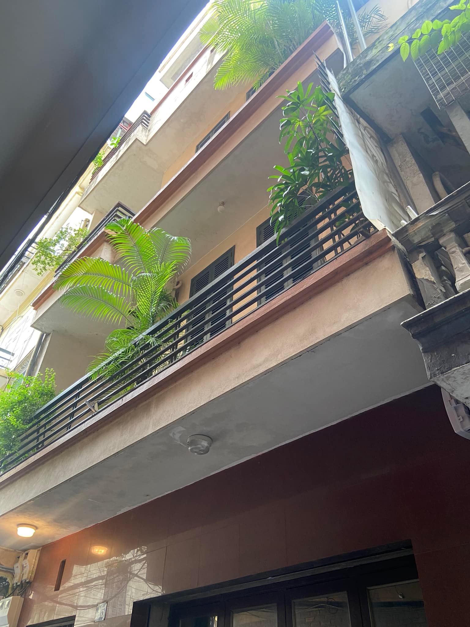 BÁN NHÀ PHỐ YECXANH-VỊ TRÍ HIẾM-2 MẶT NGÕ-LÔ GÓC-Ô CHỜ THANG MÁY-155M 26xTỶ