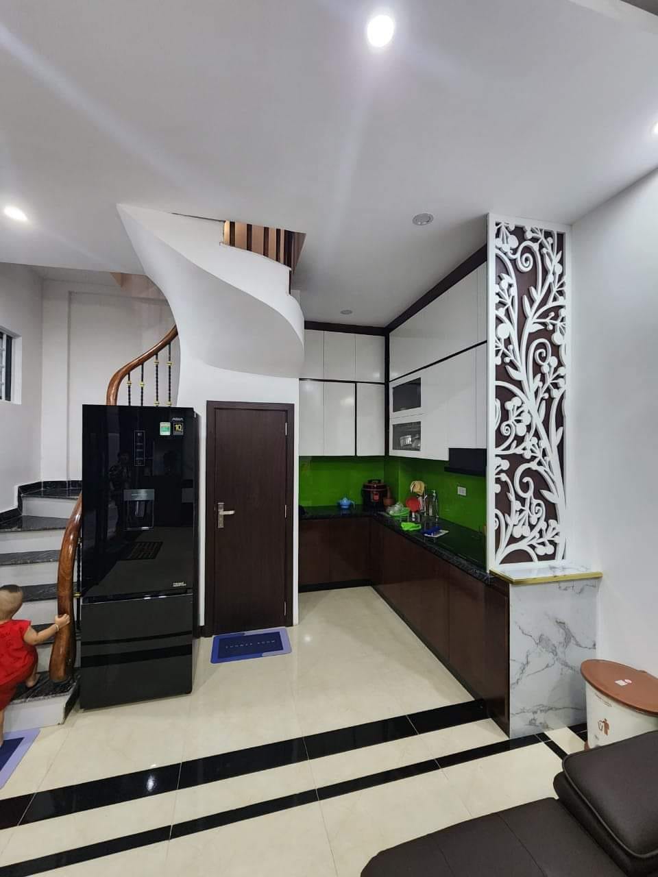 Thang máy mà chỉ có trên 5 tỷ ,Nguyễn Trãi 35 m, 5 tầng đep long lanh