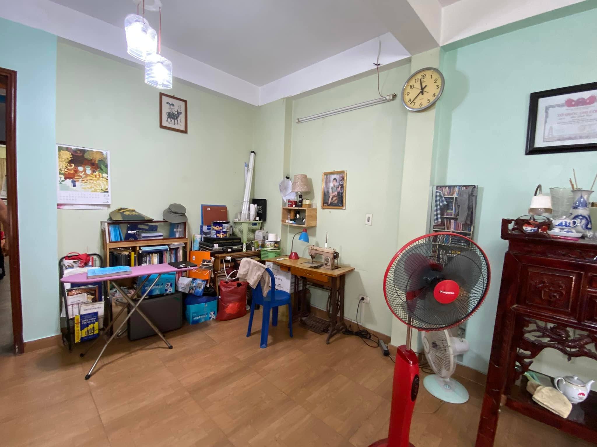 Mặt phố Lương Văn Can -200M2 Mặt Tiền 8M 120 Tỷ -Vuông