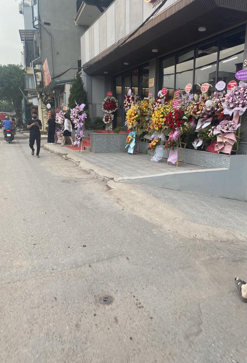 Mặt phố âu cơ.trong đê,4m mặt tiền,5 tầng, trên 11 tỷ có TL