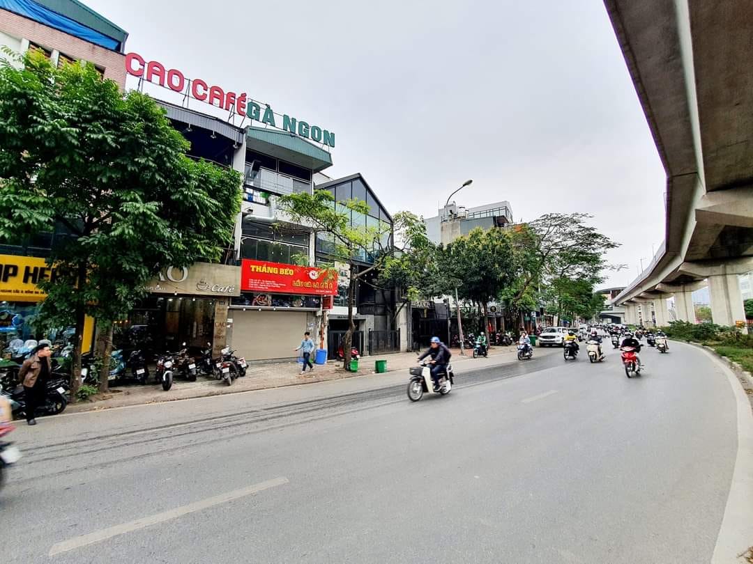 BÁN ĐẤT TẶNG NHÀ - MẶT PHỐ HOÀNG CẦU - GIÁ ĐẦU TƯ . 100M X 2T X MT 6.5M. GIÁ 37 TỶ