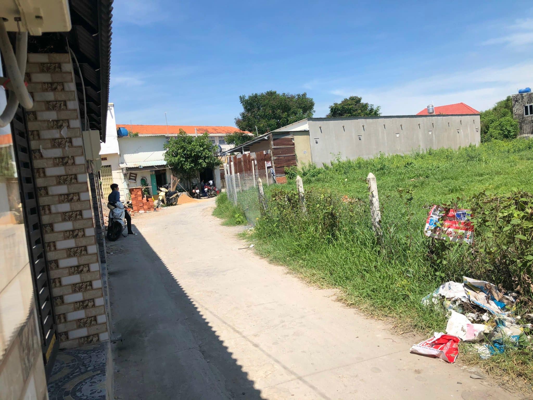 BÁN ĐẤT HÓC MÔN, GIÁP Q12, 1.220M2 - SỔ ĐẸP, CHÍNH CHỦ GIÁ TỐT