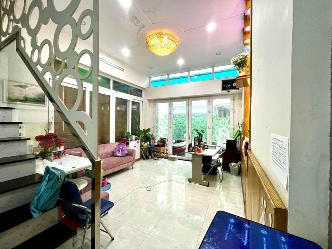 Nhà Cần bán trong ngõ Đình Thôn gần dưới 5 tỷ