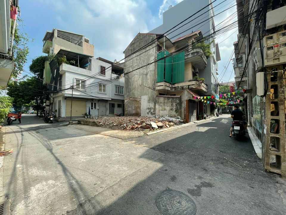 Lô góc 36m2 đường oto tránh nhau Trâu Quỳ, Gia Lâm