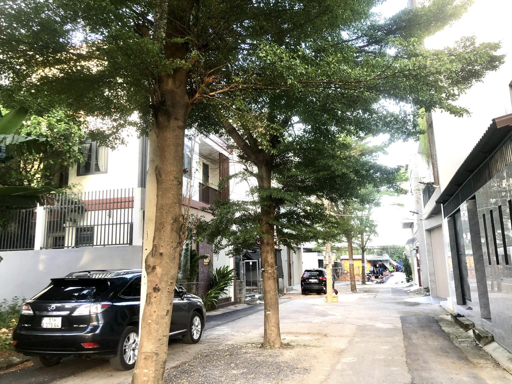 BIỆT THỰ QUẬN Q2, GẦN 300M2, 3 TẦNG, CÓ SÂN VƯỜN CHILL CHILL, SỒ ĐẸP, GIÁ TỐT